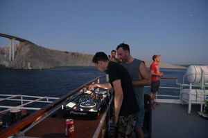 Inspektori pretresli party brod – Umjesto 150 došlo svega 30 partijanera