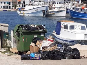 Kualjske kalete usred sezone zatrpane smećem