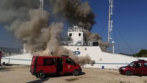 Kriminalisti iz Zagreba dolaze u Šibenik istražiti uzrok trodnevnog požara na trajektu