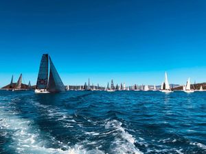 Nakon jakog juga, po suncu i bonaci startala 89. Mrdujska regata