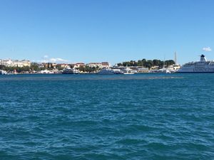 Velika smeđa mrlja u splitskoj luci