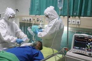 REKORDAN BROJ UMRLIH Čak 32 osobe preminule, 1165 novozaraženih