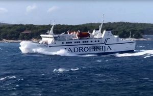 VIDEO Jako jugo na Jadranu – “Bartol Kašić” se kroz valove probio do Vela Luke i ostao tamo