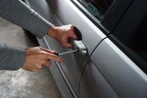 Dubrovačka policija uhvatila višestrukog provalnika u automobile