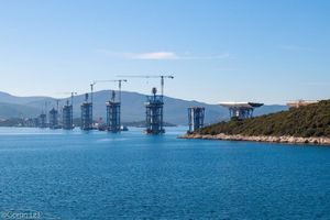 U Ploče stigao brod iz Kine s ključnim dijelovima za Pelješki most