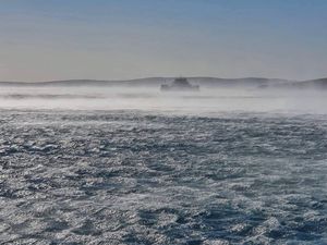 ŽESTOKA BURA NA KVARNERU Brojna ograničenja u cestovnom i pomorskom prometu