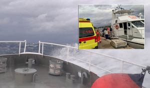 Evo kako je izgledao hitan transport trudnice s Hvara po izrazito jakom nevremenu