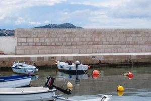 Lopovi na zadarskom području provalili u mobilnu kućicu i brod