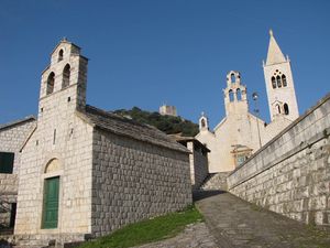 CRKVICE NA LASTOVU Podignute u čast svecima da otočane prate na životnom putu