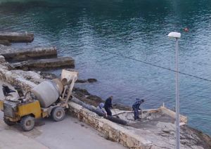 ŠOLTA Lokalni poduzetnik devastirao obalu betoniranjem mula, Županija ga ekspresno uklonila