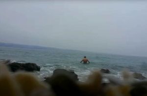 Splićanin se okupao unatoč jakoj buri i niskim temperaturama