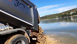 APEL CRIKVENIČANA “Nasipanje mora zemljom i građevinskim otpadom otelo se kontroli, poduzmite nešto!”