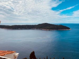 TKO JE ODGOVORAN ZA ZAGAĐENJE U DUBROVNIKU? Naftna mrlja i dalje pluta pred gradskom lukom