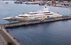 SMIJENJENA CIJELA POSADA Jednoj od najvećih jahti svijeta zabranjeno isplovljavanje iz Crne Gore