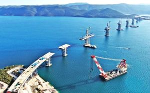 VIDEO Smanjuje se razmak između stupova Pelješkog mosta – Spaja se treći stup