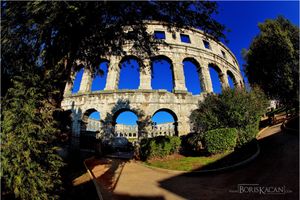 VRAĆAJU SE RUSKI TURISTI: Prvi avion sa 159 gostiju iz Moskve sletio u Pulu