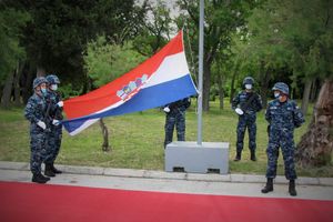 Svečano postrojavanje pripadnika HRM-a u Splitu, Puli i Pločama