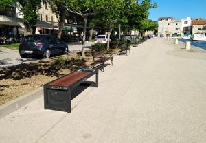 RAZBILI IH VANDALI Tri pametne klupe u Kaštelima „izdržale“ punih pet dana