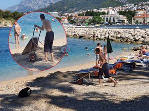 Radnik u Makarskoj između kupača praznio kariolu direktno na plažu!