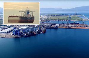 U Ploče upravo uplovljava najveći brod u povijesti luke!