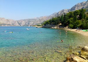 NOVA SMRT NA PLAŽI Starijem muškarcu pozlilo u Nemirama, pa preminuo