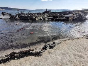 Svi izgorjeli brodovi su kasko osigurani, sve glasnije teorije o raketi kao uzroku požara u marini!