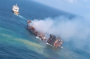 NAKON POŽARA TONE KONTEJNERAŠ Na pomolu ekološka katastrofa golemih razmjera