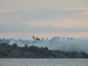 POŽARI NA OTOCIMA Zračne snage premještene s otoka Lavdare na Brač