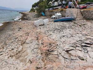 NAZVALI SMO NAČELNIKA SUTIVANA: “Svi dižu buku ni od čega – Uklonili smo ležaljke, a vlasnika nema na otoku”