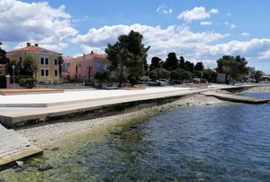 Građevinari bacaju šutu u kanalizaciju! Višekratna zagađenja plaže Jadran zabrinula Zadrane