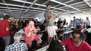 KONCERT ZA PAMĆENJE Na trajektu Korčula pjevalo se u čast Oliveru