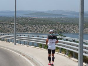 Ultramaratonac Šubić uspješno završio 6. etapu svoje utrke unatoč velikim vrućinama