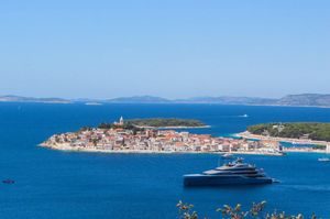 Golema jahta vlasnika Tottenhama u Primoštenu