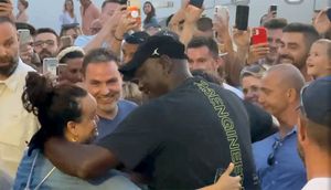 VIDEO Michael Jordan na Hvaru sišao s jahte  – Nije mu smetala gužva oko njega