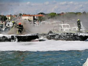 Policija utvrdila okolnosti izbijanja požara u lučici u Medulinu