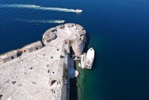 ŠIBENIK U KADRU Izložba u prekrasnom ambijentu Tvrđave svetog Nikole 35 autora iz cijele Hrvatske