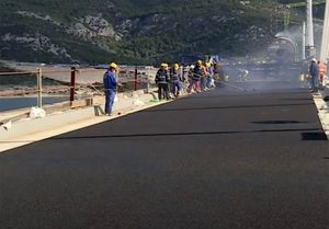 Započelo asfaltiranje Pelješkog mosta