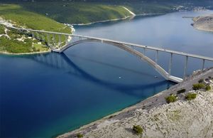 Ispred Krčkog mosta danas je bila kolona od 6 km, a za sve je kriva regulacija prometa