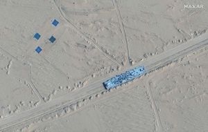 OTKRIĆE SATELITA Kinezi u pustinji izgradili kopije američkih ratnih brodova i testiraju balističke projektile