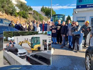 Poduzetnik javni put zagradio bagerom, oni sve blokirali svojim vozilima, došla i policija