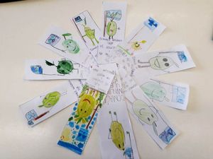 Učenici na Mljetu okitili stablo masline na pristaništu Nacionalnog parka