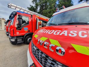 Vatrogascima Poreča stiglo pet suvremenih vatrogasnih vozila