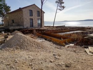 Bespravna gradnja na Čiovu – Šveđanin gradi bez dozvole, a institucije o tome nemaju pojma