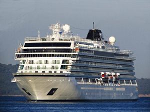 Kruzer Viking Sky stigao u Zadar i privezao se uz Pozdrav suncu
