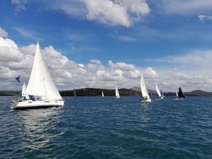 Druga Skradinska regata krstaša ponovno pokazala čari jedrenja na Prokljanskom jezeru