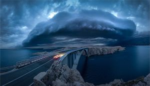 ZNATE LI ŠTO JE KOTRLJAJUĆI OBLAK? Lovac na oluje s Paga snimio rijedak prizor iznad Paškog mosta