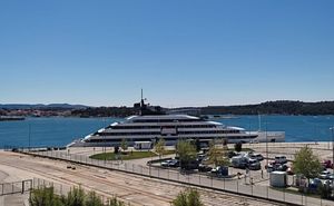 U šibensku luku uplovio luksuzni kruzer hrvatskog dizajna