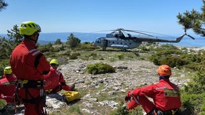 HGSS i HRZ u helikopterskim vježbama na Mosoru: “Ovo nam je najraniji početak dežurstva u povijesti spašavanja”