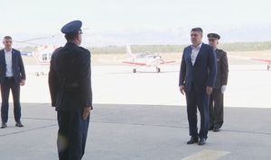 Milanović na dodjeli letačkog znaka vojnog pilota HRZ: “Vi ste nasljednici hrabrih među najhrabrijima”