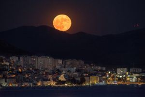 FOTO Za nama je noć supermjeseca – Pogledajte ove prizore iz Šibenika